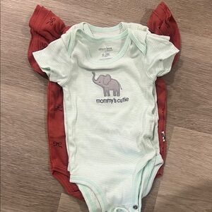 Onesie set (FREE GIFT with any baby bundle!)